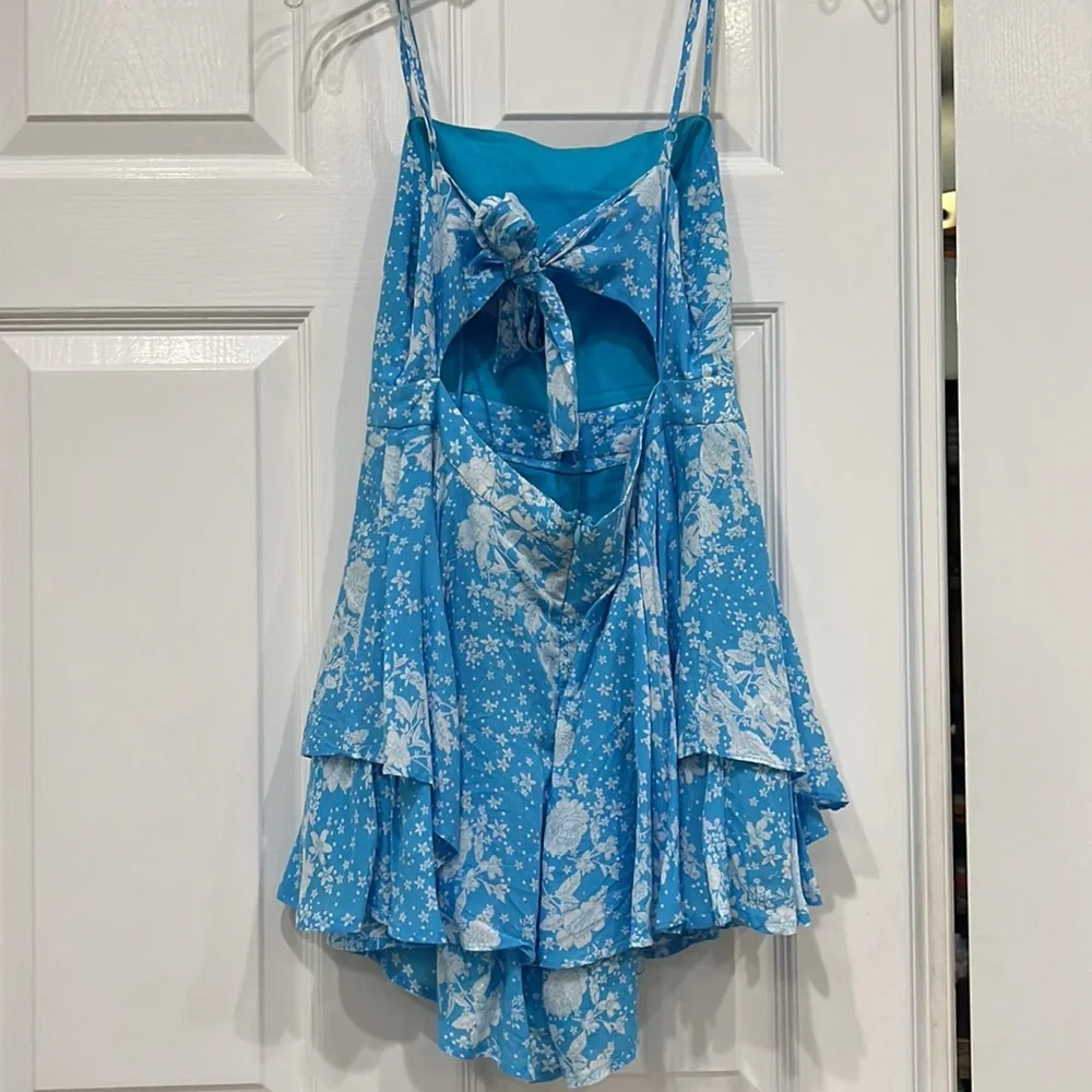 Blue floral romper size small (brand unknown) - Picture 2 of 4